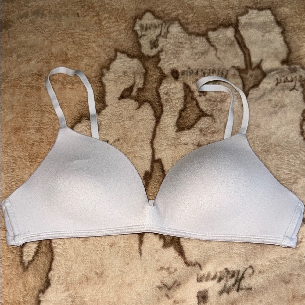 🖤FREE W/ PURCHASE - GILLY HICKS VINTAGE WHITE PUSH-UP NO WIRE BRA SIZE 34A🖤